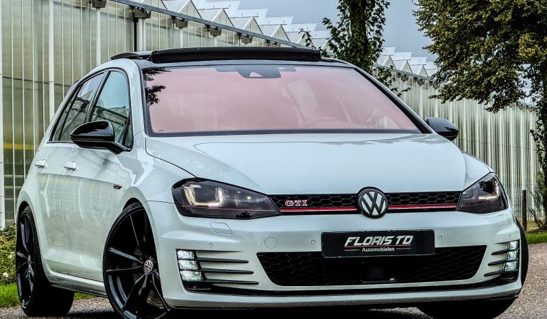 VOLKSWAGEN GOLF GTI 2.0L PERFORMANCE 350 PK * DSG * FULL OPTION * 20 INCH LICHTMETALEN SPORTVELGEN * LIEFHEBBER * ONDERHOUDSHISTORIE * ZWARTE HEMEL * SCHUIFKANTELDAK * SPECIAAL UITLAATSYSTEEM * PPF SMOKE VERLICHTING * vol