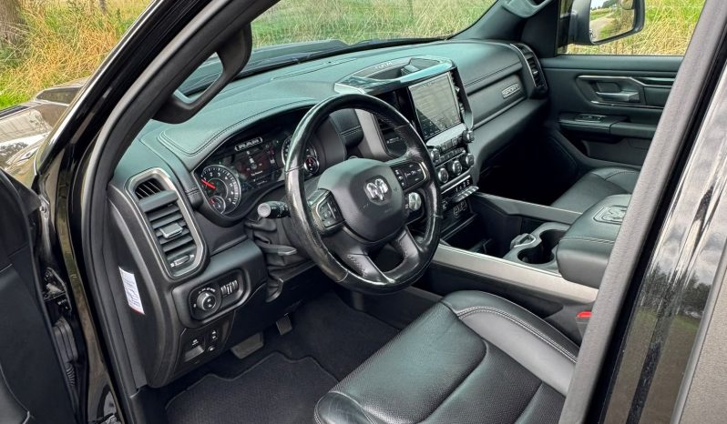 DODGE RAM 1500 5.7L HEMI V8 4X4 401PK * SPORT * BLACK-OPPS * WIDE BODY * SUPER DIKKE PICK-UP * 440 PK * MDS DELETE * CUSTOM OPEN UITLAATSYSTEEM * 200 LITER LPG * AFSTAND START * ALLE OPTIES * STOELVERKOELING * SPECIALE PERFORMANCE REMMEN * vol