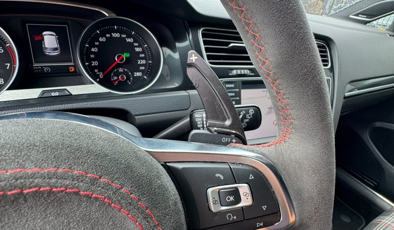 VOLKSWAGEN GOLF GTI 2.0L PERFORMANCE 350 PK * DSG * FULL OPTION * 20 INCH LICHTMETALEN SPORTVELGEN * LIEFHEBBER * ONDERHOUDSHISTORIE * ZWARTE HEMEL * SCHUIFKANTELDAK * SPECIAAL UITLAATSYSTEEM * PPF SMOKE VERLICHTING * vol