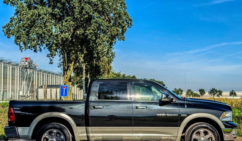 DODGE RAM 1500 5.7L HEMI 4X4 V8 400 PK * LARAMIE * LAGE BIJTELLING * YOUNGTIMER REGELING * MARGE * GEEN EXTRA BTW * SIDE BARS * LPG INSTALLATIE * AFSTAND START * ZEER NETTE STAAT * 2E EIGENAAR * PERFECT ONDERHOUDEN * CREW CAB * 20 INCH SPORTVELGEN * vol