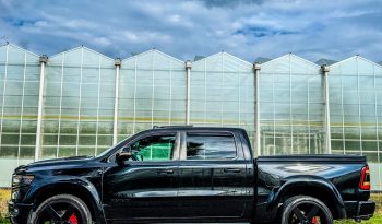 DODGE RAM 1500 5.7L HEMI V8 4X4 401PK * LIMITED EDITION * FULL OPTION * BLACK-OPPS * WIDE BODY * 24 INCH DUB LICHTMETALEN SPORTVELGEN * ( MOGELIJKHEID TOT BIJTELLINGVRIJ RIJDEN ) * NIEUWSTAAT * PERFORMANCE OPEN UITLAATSYSTEEM * vol