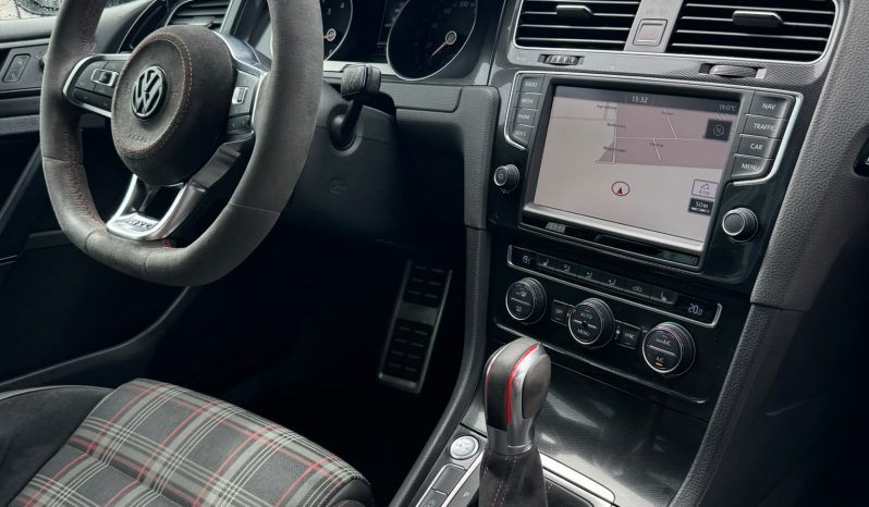 VOLKSWAGEN GOLF GTI 2.0L PERFORMANCE 350 PK * DSG * FULL OPTION * 20 INCH LICHTMETALEN SPORTVELGEN * LIEFHEBBER * ONDERHOUDSHISTORIE * ZWARTE HEMEL * SCHUIFKANTELDAK * SPECIAAL UITLAATSYSTEEM * PPF SMOKE VERLICHTING * vol
