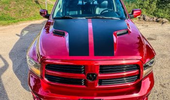 DODGE RAM 1500 5.7L HEMI 4X4 401PK * SPORT * WIDE BODY * UNIEKE KLEUR * LAGE BIJTELLING * LUCHTVERING * AFSTAND START * 20 INCH OFF-ROAD BREEDSET * STOELVERKOELING * STOELVERWARMING * STUURVERWARMING * PERFORMANCE HOOD * LPG 322 LITER PRINS * vol