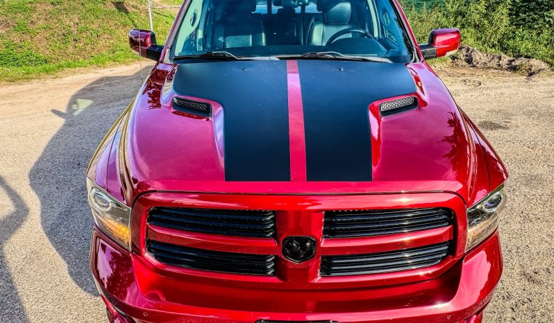DODGE RAM 1500 5.7L HEMI 4X4 401PK * SPORT * WIDE BODY * UNIEKE KLEUR * LAGE BIJTELLING * LUCHTVERING * AFSTAND START * 20 INCH OFF-ROAD BREEDSET * STOELVERKOELING * STOELVERWARMING * STUURVERWARMING * PERFORMANCE HOOD * LPG 322 LITER PRINS * vol