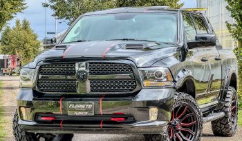 DODGE RAM 1500 5.7L HEMI 4X4 V8 401PK * SPORT * BLACK-OPPS * EXTREEM LAGE BIJTELLING * UNIEK * NEKKENDRAAIER * VERHOOGD * VERBREED * EXTREEM DIKKE LICHTMETALEN SPORTVELGEN * ROLLBAR * DUKES OF HAZZARD HOORN * CUSTOM LED VERLICHTING RONDOM * vol