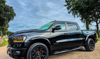 DODGE RAM 1500 5.7L HEMI V8 4X4 401PK * SPORT * BLACK-OPPS * WIDE BODY * SUPER DIKKE PICK-UP * 440 PK * MDS DELETE * CUSTOM OPEN UITLAATSYSTEEM * 200 LITER LPG * AFSTAND START * ALLE OPTIES * STOELVERKOELING * SPECIALE PERFORMANCE REMMEN * vol