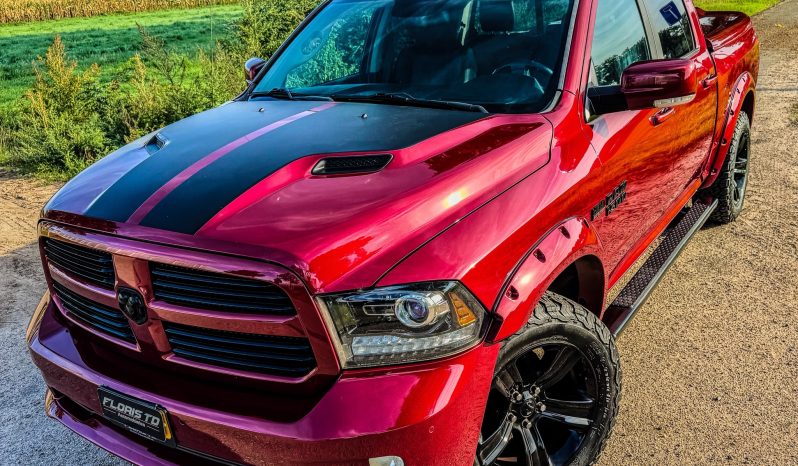 DODGE RAM 1500 5.7L HEMI 4X4 401PK * SPORT * WIDE BODY * UNIEKE KLEUR * LAGE BIJTELLING * LUCHTVERING * AFSTAND START * 20 INCH OFF-ROAD BREEDSET * STOELVERKOELING * STOELVERWARMING * STUURVERWARMING * PERFORMANCE HOOD * LPG 322 LITER PRINS * vol