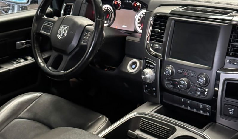 DODGE RAM 1500 5.7L HEMI 4X4 V8 401PK * SPORT * BLACK-OPPS * EXTREEM LAGE BIJTELLING * UNIEK * NEKKENDRAAIER * VERHOOGD * VERBREED * EXTREEM DIKKE LICHTMETALEN SPORTVELGEN * ROLLBAR * DUKES OF HAZZARD HOORN * CUSTOM LED VERLICHTING RONDOM * vol