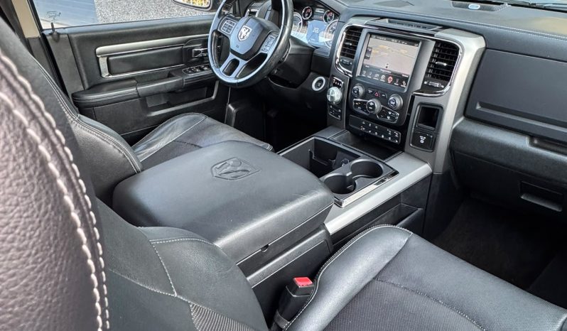 DODGE RAM 1500 5.7L HEMI 4X4 401PK * SPORT * WIDE BODY * UNIEKE KLEUR * LAGE BIJTELLING * LUCHTVERING * AFSTAND START * 20 INCH OFF-ROAD BREEDSET * STOELVERKOELING * STOELVERWARMING * STUURVERWARMING * PERFORMANCE HOOD * LPG 322 LITER PRINS * vol