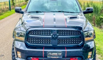DODGE RAM 1500 5.7L HEMI 4X4 V8 401PK * SPORT * BLACK-OPPS * EXTREEM LAGE BIJTELLING * UNIEK * NEKKENDRAAIER * VERHOOGD * VERBREED * EXTREEM DIKKE LICHTMETALEN SPORTVELGEN * ROLLBAR * DUKES OF HAZZARD HOORN * CUSTOM LED VERLICHTING RONDOM * vol