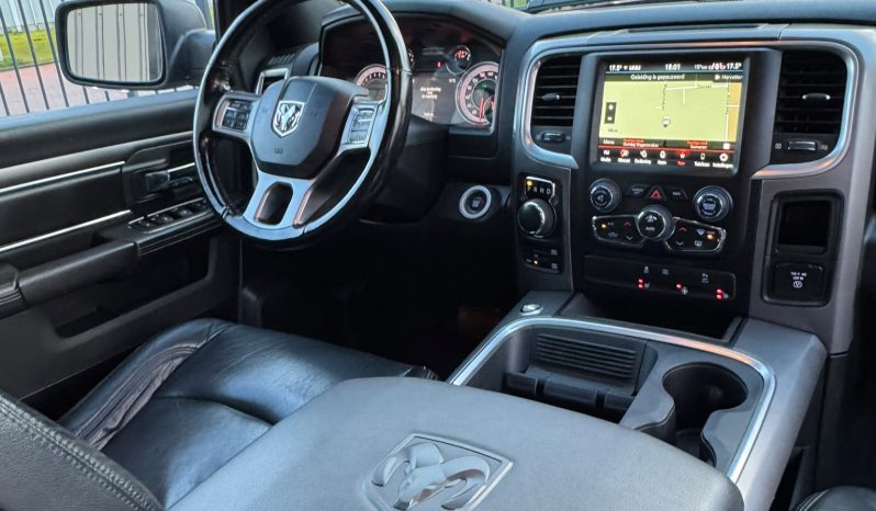 DODGE RAM 1500 5.7L HEMI V8 4X4 401PK * WARLOCK * REBEL * MORIMOTO KOPLAMPEN * GUNSTIGE CATALOGUS WAARDE * PRACHTIGE KLEUR * UNIEK * ZWARTE HEMEL * SCHUIFKANTELDAK * 22 INCH SPORTVELGEN * SUPER DIKKE PICK-UP * WEINIG KILOMETERS * 1E EIGENAAR * NIEUWSTAAT * vol