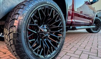DODGE RAM 1500 5.7L HEMI V8 4X4 401PK * WARLOCK * REBEL * MORIMOTO KOPLAMPEN * GUNSTIGE CATALOGUS WAARDE * PRACHTIGE KLEUR * UNIEK * ZWARTE HEMEL * SCHUIFKANTELDAK * 22 INCH SPORTVELGEN * SUPER DIKKE PICK-UP * WEINIG KILOMETERS * 1E EIGENAAR * NIEUWSTAAT * vol