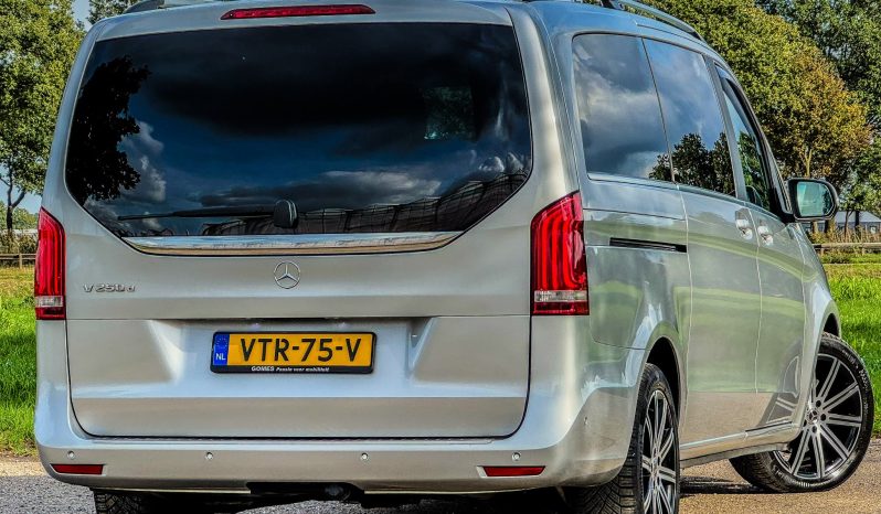 MERCEDES – BENZ V-KLASSE V250 D * EXCLUSIEVE UITVOERING * BOM VOL * DUBBELE ELEKTRISCHE SCHUIFDEUREN * 360 CAMERA * LANE ASSIST * ADAPTIEVE CRUISE CONTROLE * AFNEEMBARE TREKHAAK * LUXE COMFORT STOELEN * LED KOPLAMPEN * ZEER LAGE FISCALE WAARDE – LAGE BIJTELLING ( UNIEK ) * vol