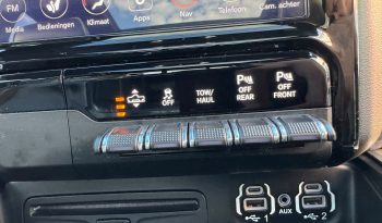 DODGE RAM 1500 5.7L HEMI V8 4X4 401PK * LARAMIE * SPORT * WIDE BODY * 22 INCH FUEL LICHTMETALEN SPORTVELGEN * VERHOOGD * VERBREED * ROLLBAR * STRANDS SCHIJNWERPERS * LEDBAR IN BUMPER * CUSTOM STRIPING * MICKEY THOMPSON BANDEN * vol