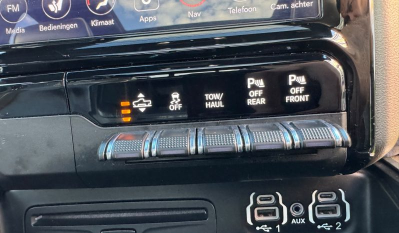 DODGE RAM 1500 5.7L HEMI V8 4X4 401PK * LARAMIE * SPORT * WIDE BODY * 22 INCH FUEL LICHTMETALEN SPORTVELGEN * VERHOOGD * VERBREED * ROLLBAR * STRANDS SCHIJNWERPERS * LEDBAR IN BUMPER * CUSTOM STRIPING * MICKEY THOMPSON BANDEN * vol