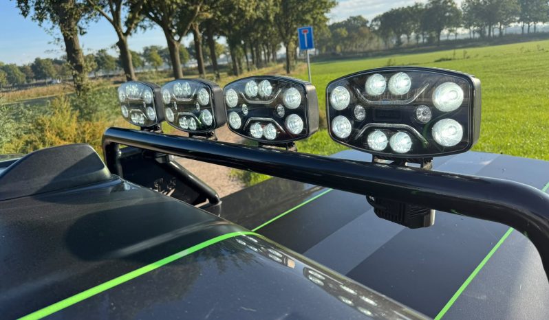 DODGE RAM 1500 5.7L HEMI V8 4X4 401PK * LARAMIE * SPORT * WIDE BODY * 22 INCH FUEL LICHTMETALEN SPORTVELGEN * VERHOOGD * VERBREED * ROLLBAR * STRANDS SCHIJNWERPERS * LEDBAR IN BUMPER * CUSTOM STRIPING * MICKEY THOMPSON BANDEN * vol