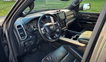 DODGE RAM 1500 5.7L HEMI V8 4X4 401PK * LARAMIE * SPORT * WIDE BODY * 22 INCH FUEL LICHTMETALEN SPORTVELGEN * VERHOOGD * VERBREED * ROLLBAR * STRANDS SCHIJNWERPERS * LEDBAR IN BUMPER * CUSTOM STRIPING * MICKEY THOMPSON BANDEN * vol
