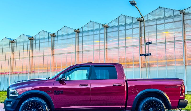 DODGE RAM 1500 5.7L HEMI V8 4X4 401PK * WARLOCK * REBEL * MORIMOTO KOPLAMPEN * GUNSTIGE CATALOGUS WAARDE * PRACHTIGE KLEUR * UNIEK * ZWARTE HEMEL * SCHUIFKANTELDAK * 22 INCH SPORTVELGEN * SUPER DIKKE PICK-UP * WEINIG KILOMETERS * 1E EIGENAAR * NIEUWSTAAT * vol