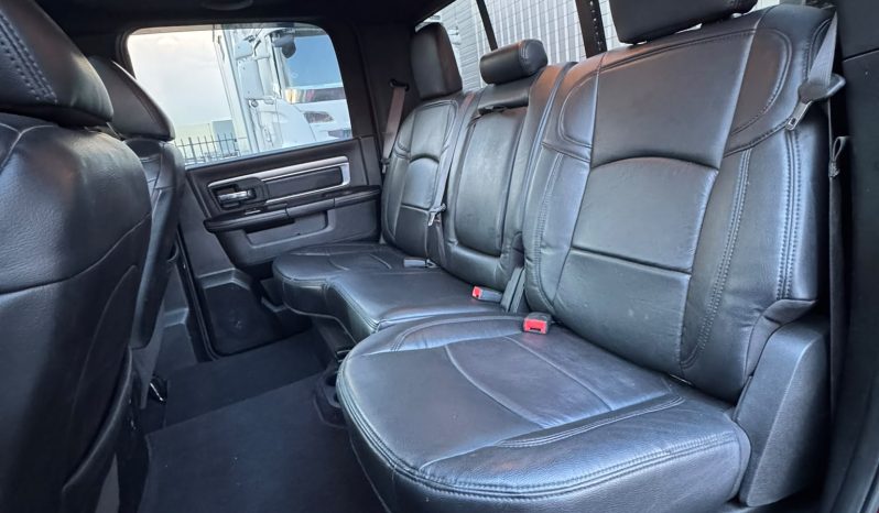 DODGE RAM 1500 5.7L HEMI V8 4X4 401PK * WARLOCK * REBEL * MORIMOTO KOPLAMPEN * GUNSTIGE CATALOGUS WAARDE * PRACHTIGE KLEUR * UNIEK * ZWARTE HEMEL * SCHUIFKANTELDAK * 22 INCH SPORTVELGEN * SUPER DIKKE PICK-UP * WEINIG KILOMETERS * 1E EIGENAAR * NIEUWSTAAT * vol