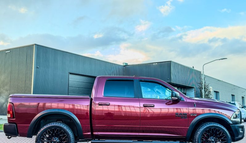 DODGE RAM 1500 5.7L HEMI V8 4X4 401PK * WARLOCK * REBEL * MORIMOTO KOPLAMPEN * GUNSTIGE CATALOGUS WAARDE * PRACHTIGE KLEUR * UNIEK * ZWARTE HEMEL * SCHUIFKANTELDAK * 22 INCH SPORTVELGEN * SUPER DIKKE PICK-UP * WEINIG KILOMETERS * 1E EIGENAAR * NIEUWSTAAT * vol