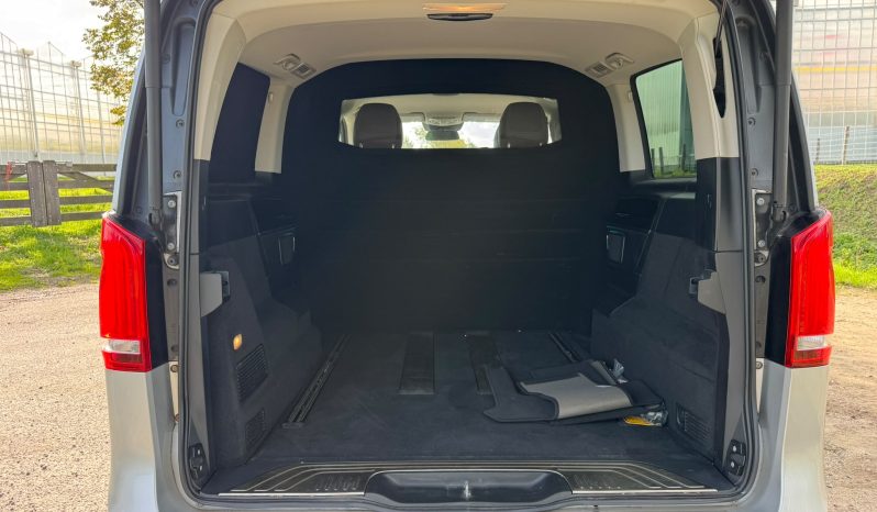 MERCEDES – BENZ V-KLASSE V250 D * EXCLUSIEVE UITVOERING * BOM VOL * DUBBELE ELEKTRISCHE SCHUIFDEUREN * 360 CAMERA * LANE ASSIST * ADAPTIEVE CRUISE CONTROLE * AFNEEMBARE TREKHAAK * LUXE COMFORT STOELEN * LED KOPLAMPEN * ZEER LAGE FISCALE WAARDE – LAGE BIJTELLING ( UNIEK ) * vol