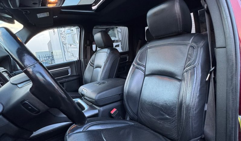 DODGE RAM 1500 5.7L HEMI V8 4X4 401PK * WARLOCK * REBEL * MORIMOTO KOPLAMPEN * GUNSTIGE CATALOGUS WAARDE * PRACHTIGE KLEUR * UNIEK * ZWARTE HEMEL * SCHUIFKANTELDAK * 22 INCH SPORTVELGEN * SUPER DIKKE PICK-UP * WEINIG KILOMETERS * 1E EIGENAAR * NIEUWSTAAT * vol