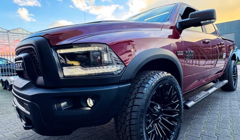 DODGE RAM 1500 5.7L HEMI V8 4X4 401PK * WARLOCK * REBEL * MORIMOTO KOPLAMPEN * GUNSTIGE CATALOGUS WAARDE * PRACHTIGE KLEUR * UNIEK * ZWARTE HEMEL * SCHUIFKANTELDAK * 22 INCH SPORTVELGEN * SUPER DIKKE PICK-UP * WEINIG KILOMETERS * 1E EIGENAAR * NIEUWSTAAT * vol