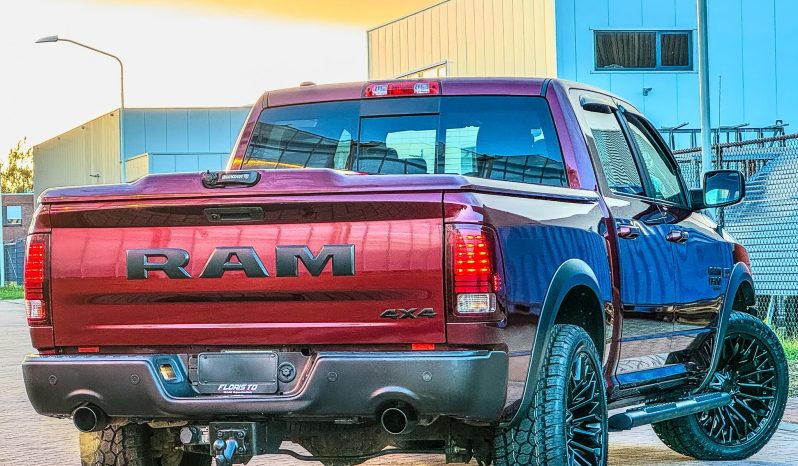 DODGE RAM 1500 5.7L HEMI V8 4X4 401PK * WARLOCK * REBEL * MORIMOTO KOPLAMPEN * GUNSTIGE CATALOGUS WAARDE * PRACHTIGE KLEUR * UNIEK * ZWARTE HEMEL * SCHUIFKANTELDAK * 22 INCH SPORTVELGEN * SUPER DIKKE PICK-UP * WEINIG KILOMETERS * 1E EIGENAAR * NIEUWSTAAT * vol